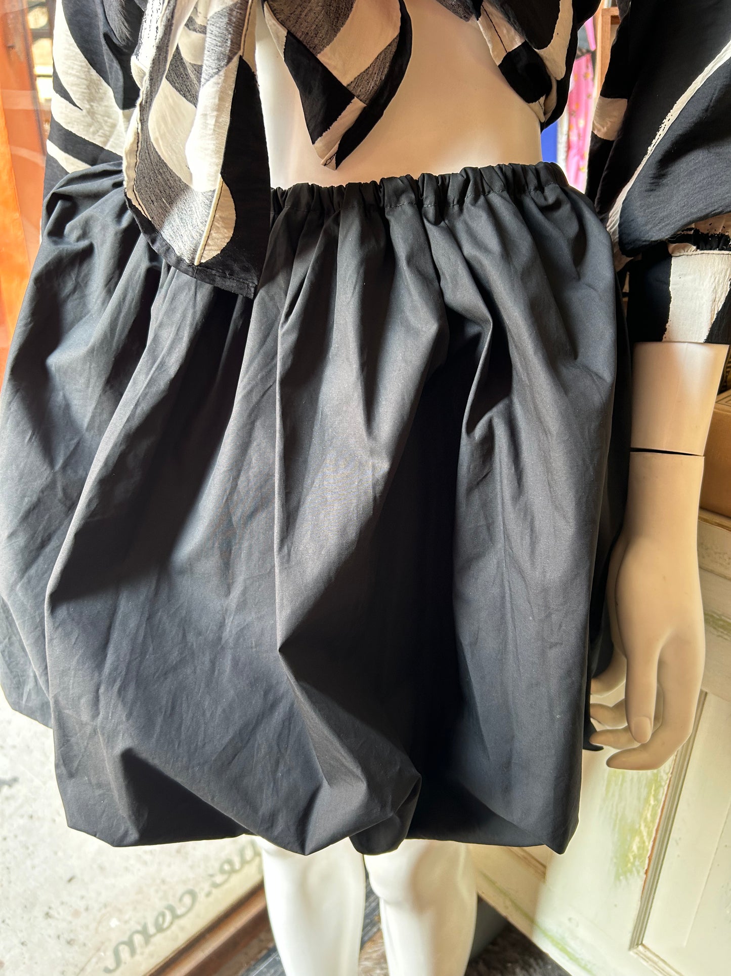 Black Balloon Puff Skirt